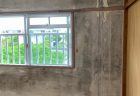 自然換気口からの雨漏りが原因でカビが発生した居室の除カビ防カビ及び壁紙張替えそして防カビの施工を行ってきました。